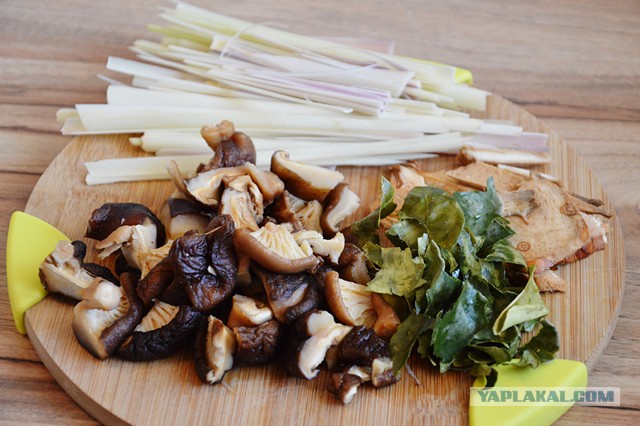 Вкусное обаяние Кулинарии, Повара ЯПа поздравляют милых дам!