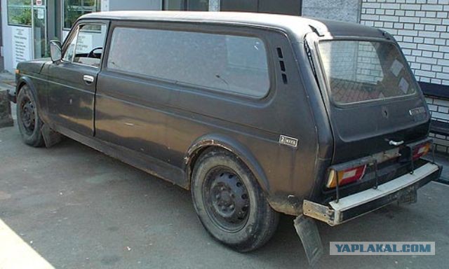 Автоюмор, смекалка, но чаще абсурд