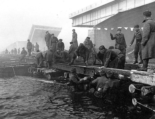Исторические моменты Победы. Апрель-май 1945г