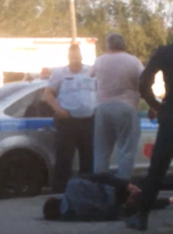 Три узбека из Газельвагена избили инспектора ГИБДД, за то, что потребовал выйти из автомобиля....