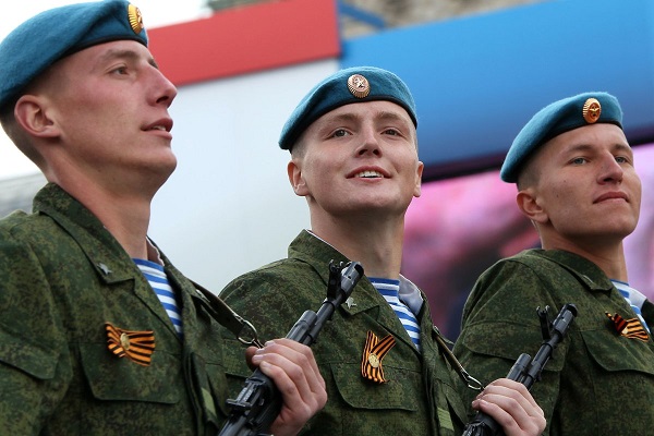 Глазки отдохните для яповчанок, мужчины в форме