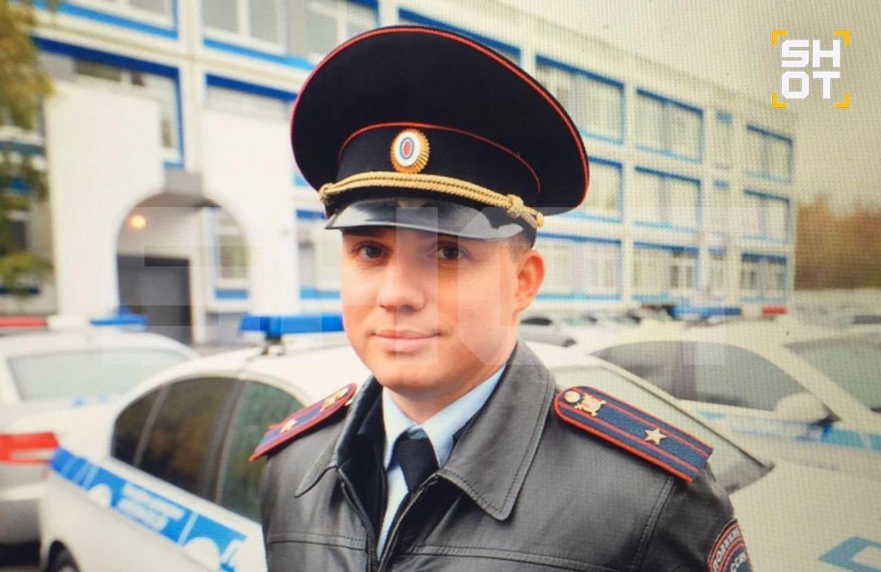 Самым честным гаишником России, не взявшим огромную взятку у водителя, оказался командир 2 ОСБ ГИБДД полковник Сергей Кобозев