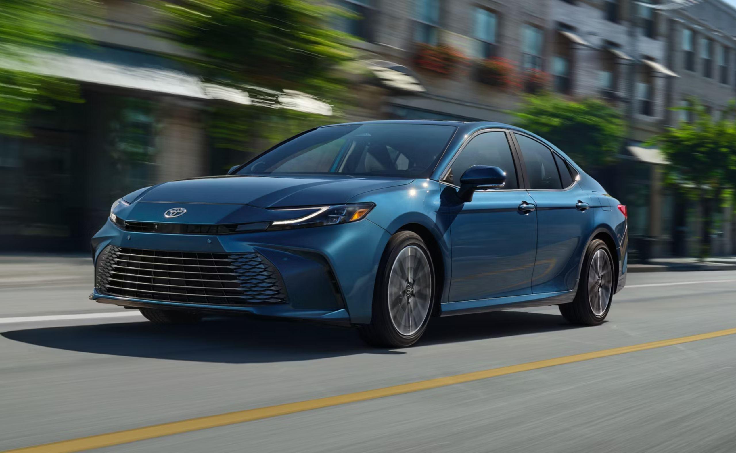 Новейшая Toyota Camry за копейки: в Китае авто продают со скидкой в 10 тыс.$. Итоговая цена — 14,6 тыс. $ (1,2 млн. рублей)