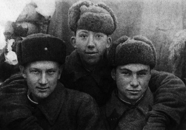 Армейские фото знаменитостей