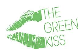 Туалетная вода green kiss яблоко. Green kiss. Kiss зеленый. Green kiss. Зеленый поцелуй.