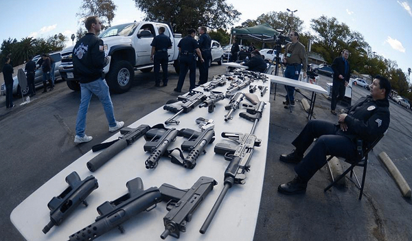 Полиция Лос-Анджелеса скупает оружие у населения