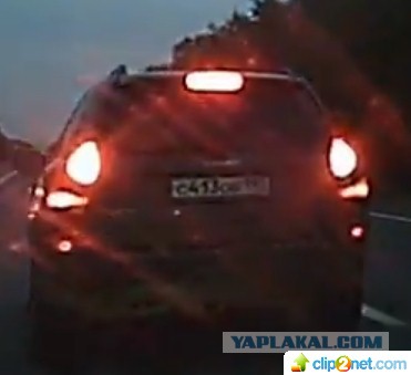 Дама тошнит в левом, но тут находится учитель....