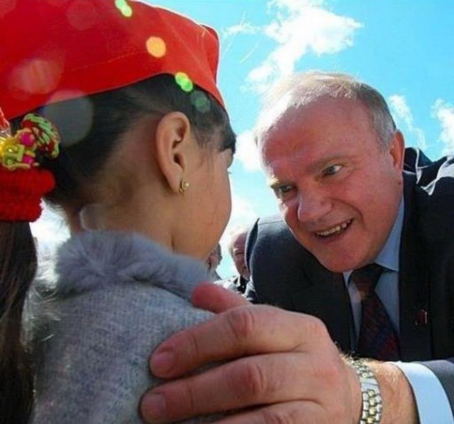 С Днем Пионерии, пацаны! Ну и девочки конечно тоже