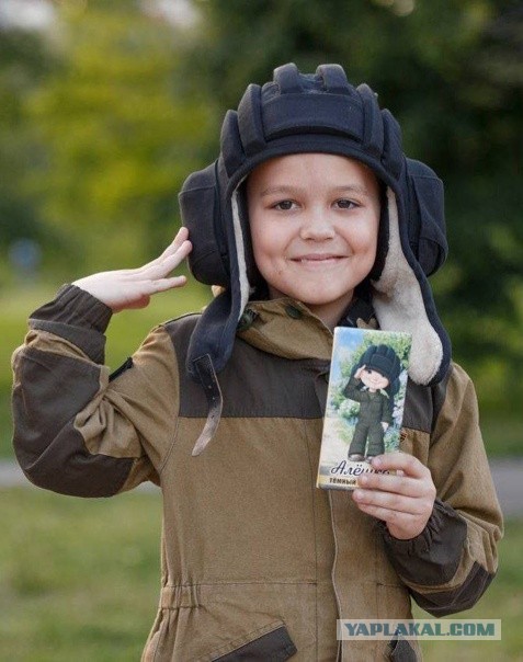 Встречающий военных мальчик из Белгорода появился на этикетке шоколада «Алёшка»