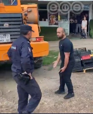 В Уфе снесли незаконно построенный ларек с фруктами