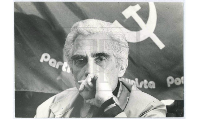 На фото: июнь 2005 года, Португалия прощается с легендарным коммунистическим лидером Альваро Куньялом
