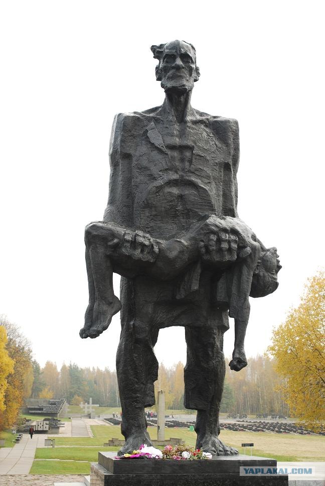 Мемориал хатынь 1969. Кузнец каминский хатынь. Иосиф иосифович каминский хатынь. Иосиф каминский выживший в хатыни. Иосиф иосифович каминский хатынь.