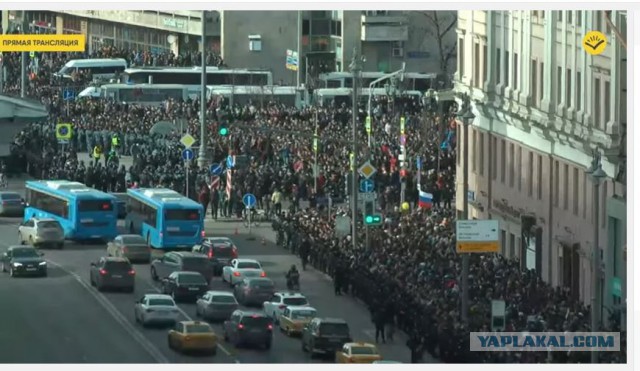Навального задержали в подъезде его дома в Москве