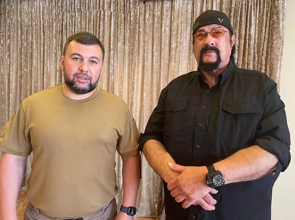 Стивен Сигал посетил СИЗО в Еленовке.