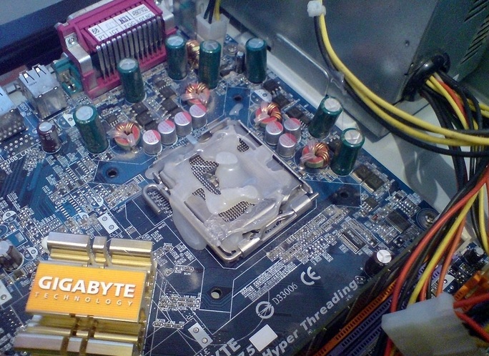 текстолит видеокарты. что делать если процессор слабее видеокарты. что делать если процессор слабее видеокарты. встроенная видеокарта msi. видеокарта в процессоре и видеокарта.