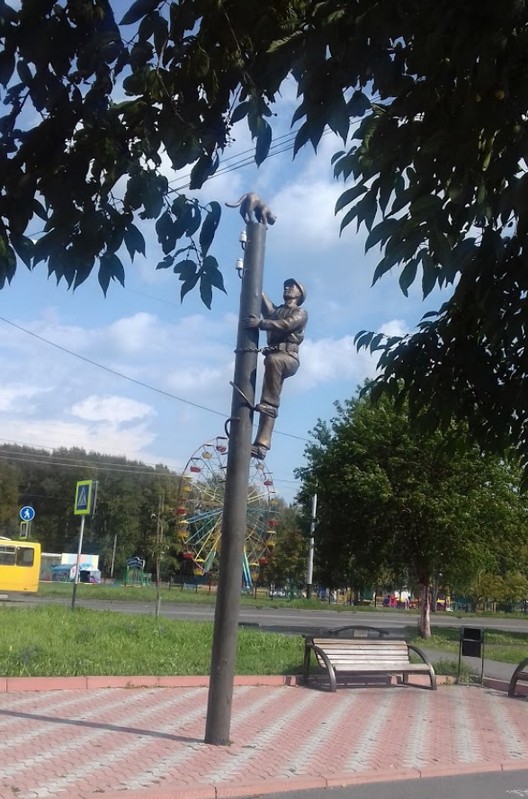 Памятники, способные удивить любого