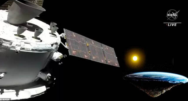 Корабль NASA Orion сделал первый снимок Земли во время полета к Луне на скорости более 8000 км/ч