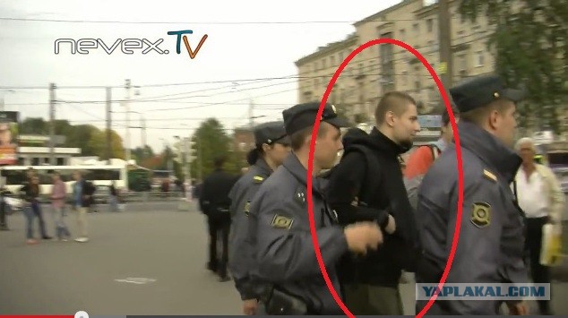 Полиция задерживает беременных женщин и детей