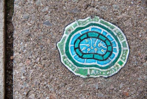 Пожевал, выплюнул - нарисовал картину