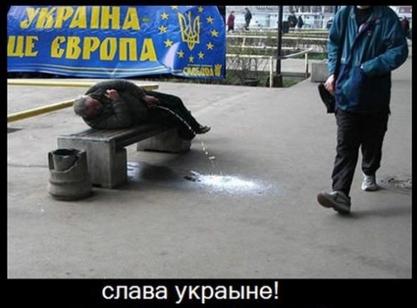 Яценюк подал в отставку.