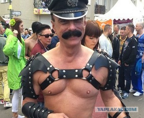Михалков на F1 в Сочи.... ничего не напоминает?