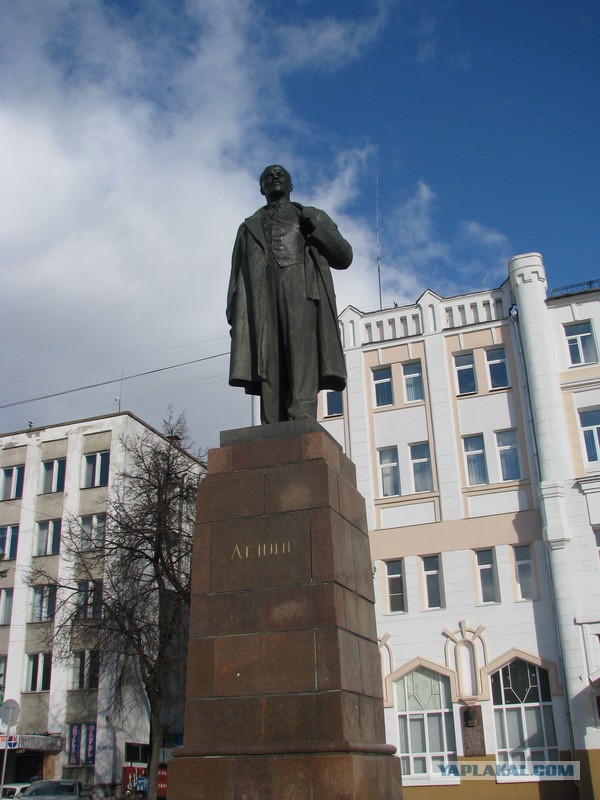 Памятники Ленину