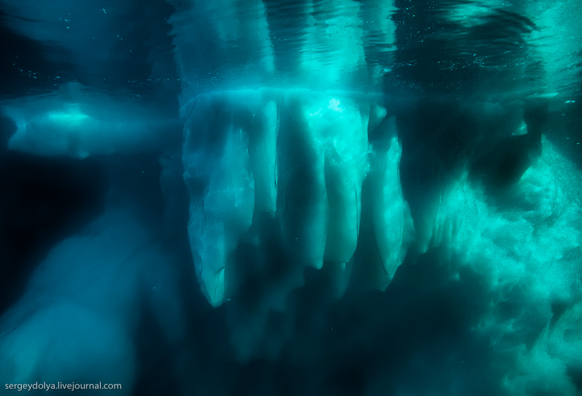 Звуковая волна под водой. Под водой. Вода глубина. Айсберг под водой и над водой. Из под воды.