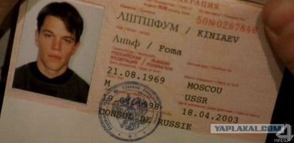 Симоньян презентовала пляжные тапочки, которые оставляют «русский след»