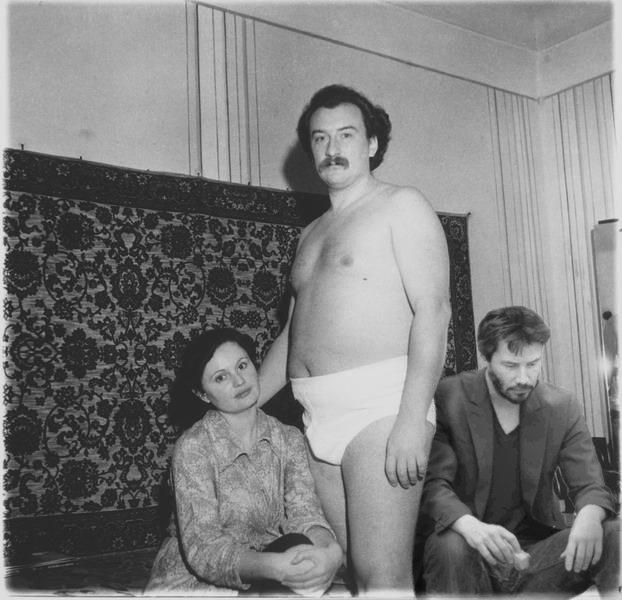Пабло Эскобар с супругой у родственников в Саратове. 1983 год