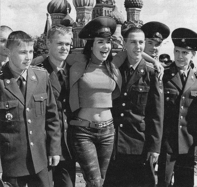 Фотосессия в нижнем белье на фоне храма обнаружилась у Натальи Орейро, недавно ставшей гражданкой России