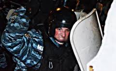 Беркут растрощил водителю автомобиль.