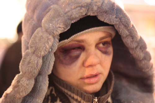 Угадайте чем накрыт человек.