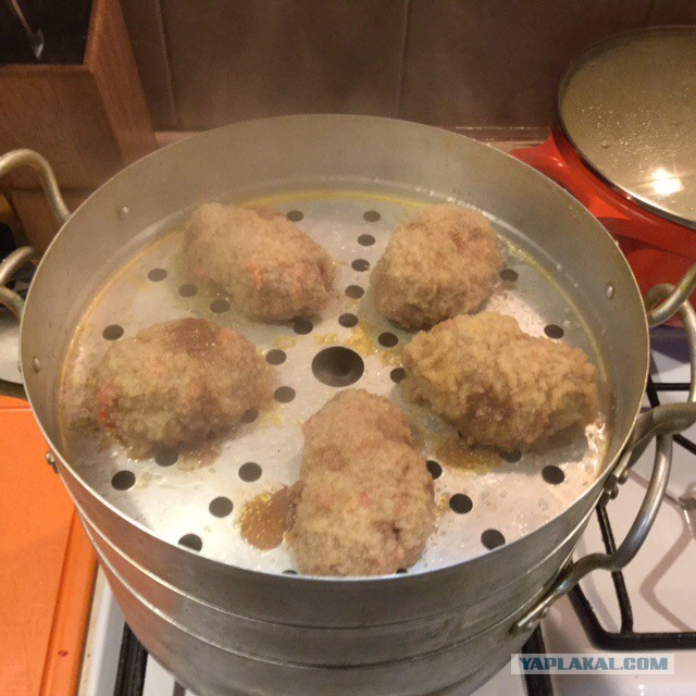 Котлеты говяжьи с болгарским перцем на пару