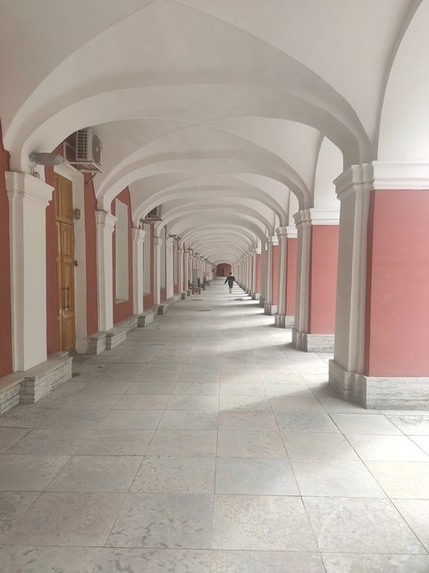 Пройтись по центру