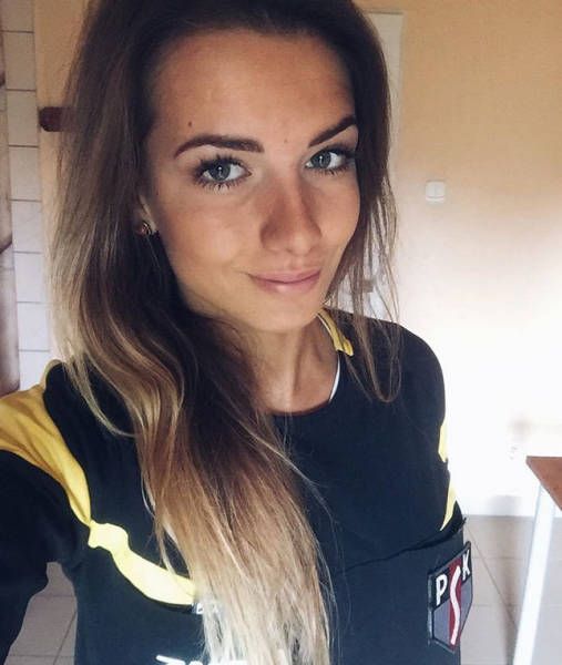 Каролина Божар - «самая красивая женщина в польском футболе»
