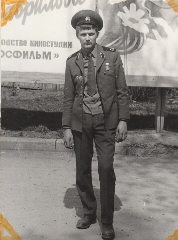 А давайте в честь праздника, выкладывать свои армейские фотки уважаемые яповцы