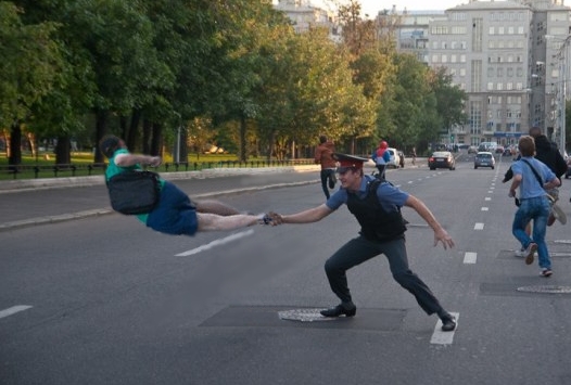 Школьники и полицай