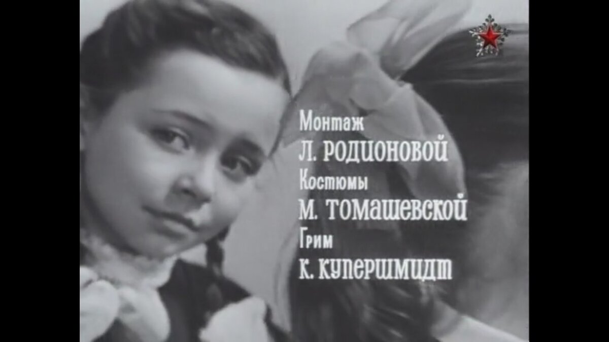 Удар молотком по голове. Инстасамки 2022. Анастасия вербовая холостяк. Несчастная девушка. Дарья зотеева инстасамка.