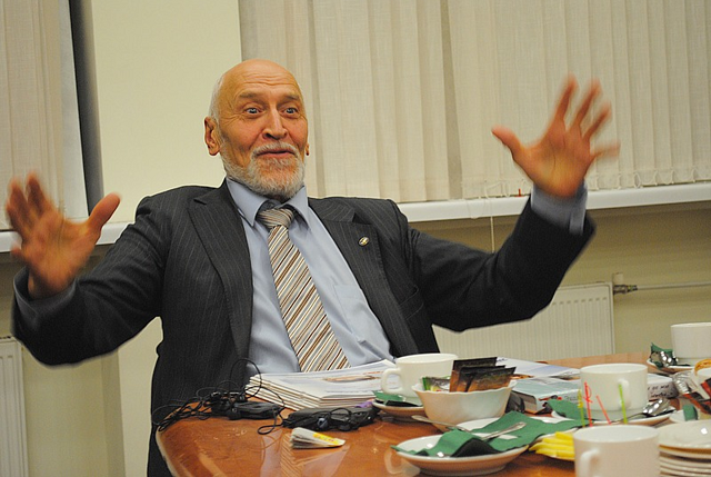 Отец жениха пи*дит невесту