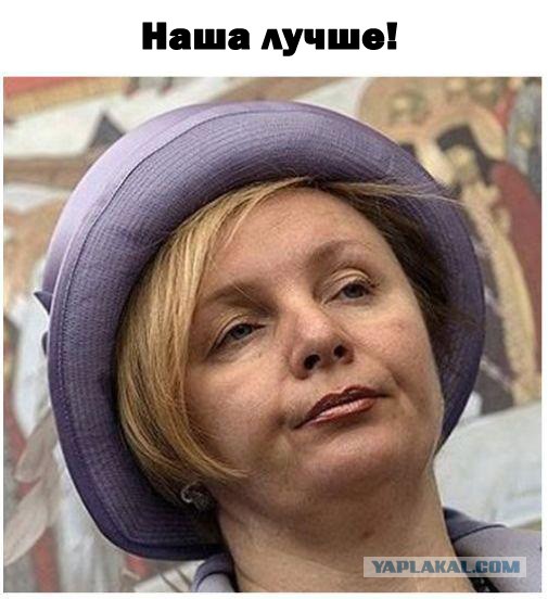 Гимнастка, упражнение и взгляд