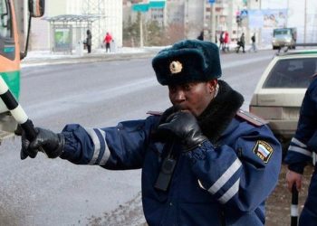 Чернокожий машинист московского метро