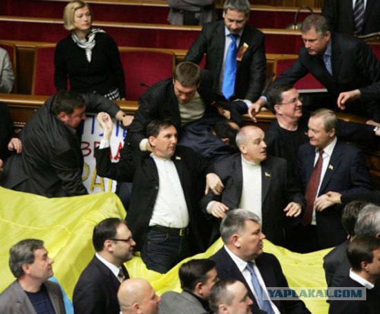 Яичный бой в Украинском парламенте!