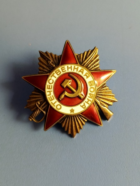 Почему Орден на груди у Фокса в фильме «Место встречи изменить нельзя» вызывает вопросы