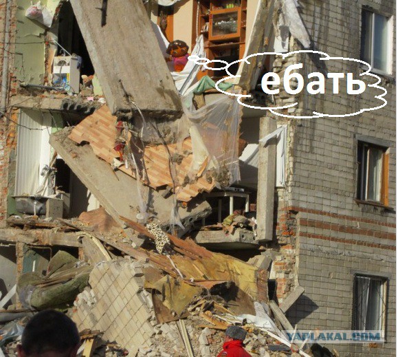 Угол пятиэтажного жилого дома обрушился в Тюмени