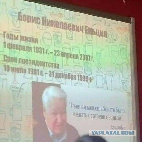 Помощник Рогозина попал в реанимацию, смешав коньяк с шампанским