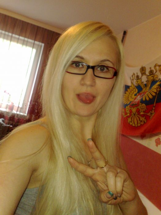 Красивые девушки в очках