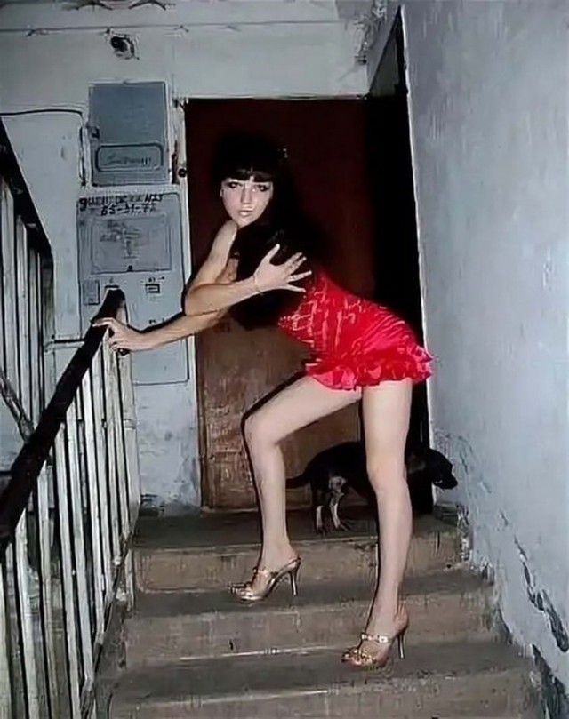 Да что же там происходит? В подъездах этих!