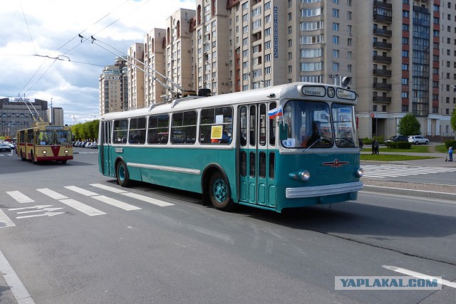 Парад ретро-техники в Санкт-Петербурге