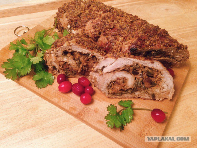 Рулет с папоротником и грибами