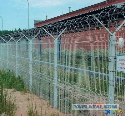 Нормально вообще? С каких пор вдруг парковочные места стали по дворовому признаку у нас делить? Казань